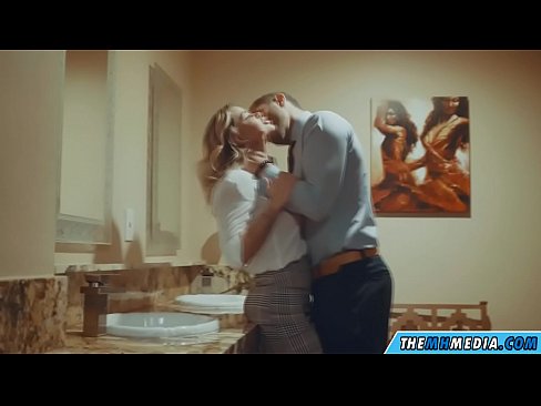 ❤️ Thaum ib tug busty blonde ntxias koj nyob rau hauv ib tug pej xeem chav dej ❤️❌  porno  ntawm peb  ❤